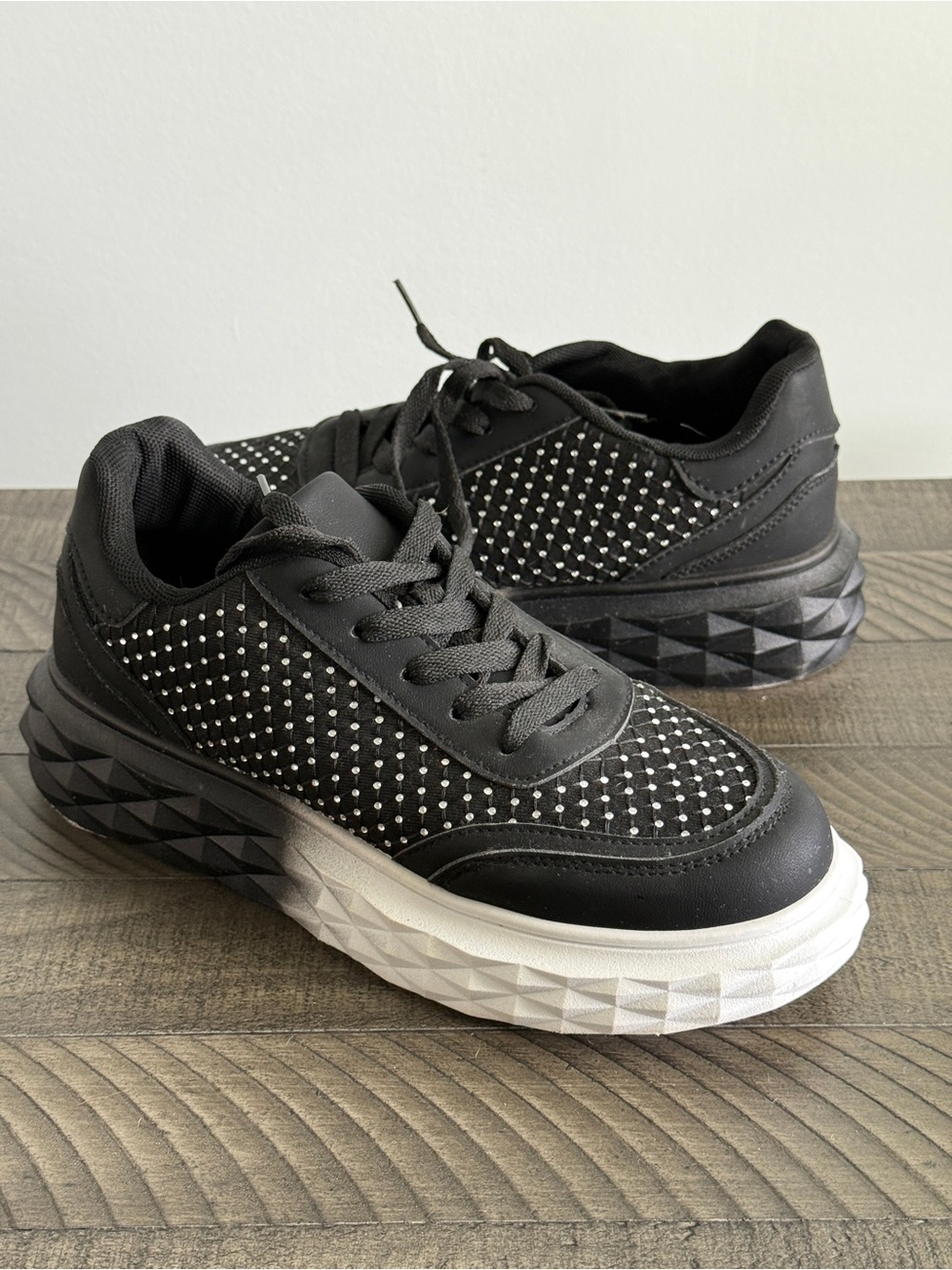 Wanted Tiarra Black/White Platform Sneakers with Women’s Size 7.5
